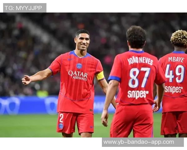 阿什拉夫请假四天回国观看国家德比与母队和好友同场竞技