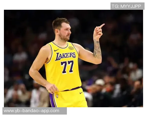 东契奇26岁已成联盟唯一现役30岁前五次入选最佳阵容一阵球员